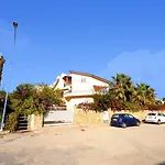 Timpi Russi Coastal Home Vakantiehuis